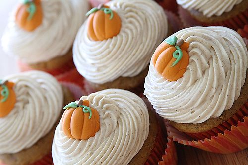 Pumpkin Cheesecake Cupcakes with Cinnamon Spice Frosting – A Cup of ...